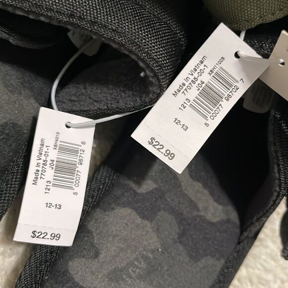 NWT- Old Navy- boy’s 12/13 & 3/4. Two Slide Bundle - Picture 6 of 6